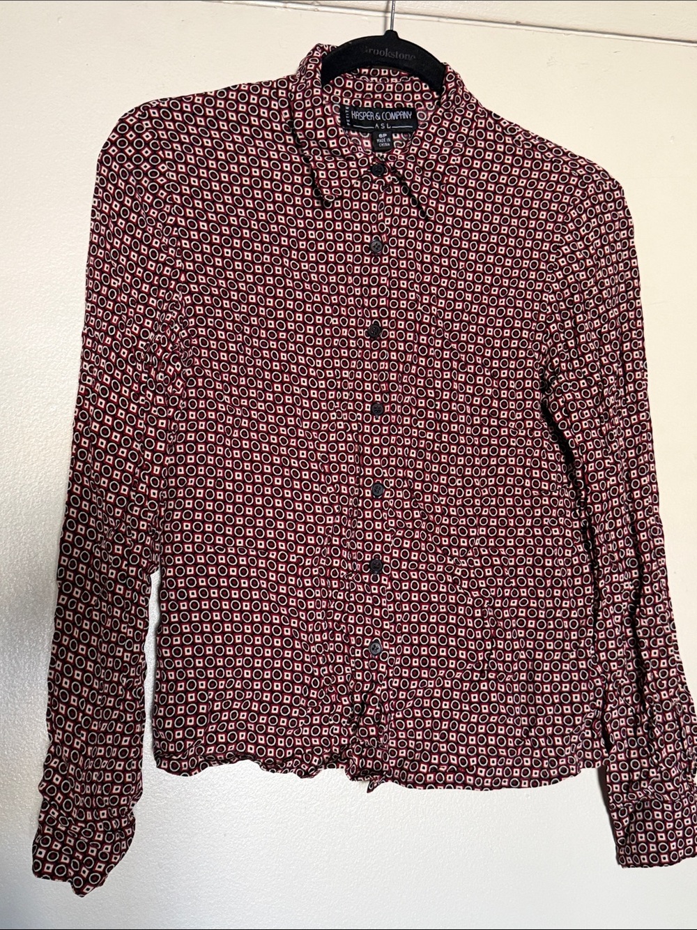 Kasper 6P Burgundy and White Geometric Button-Down Blouse